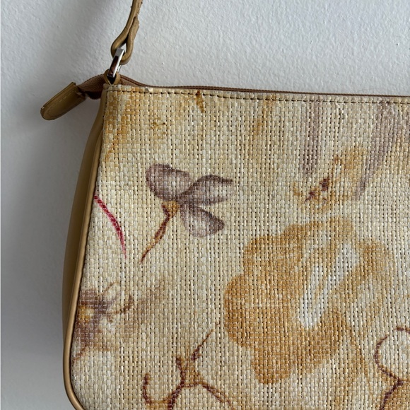❗️SOLD!!! - Vintage Floral Caramel Leather Shoulder Bag - Picture 5 of 9